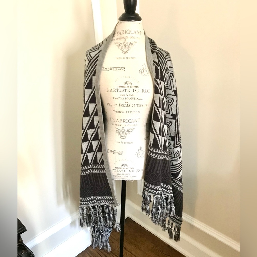 🎉HOST PICK🎉 Quo•ta•tion long Tribal/Bohemian design cardigan NWOT